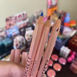 Lápiz de labios colores alegres