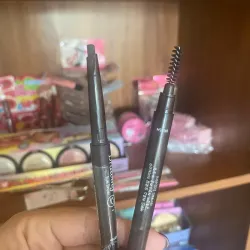 Lápiz retráctil de cejas NEGRO