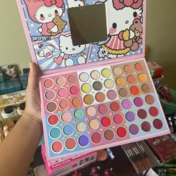 Paleta de sombras 54 tonos Hello Kitty