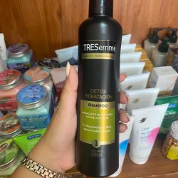 Shampoo TRESEMME 