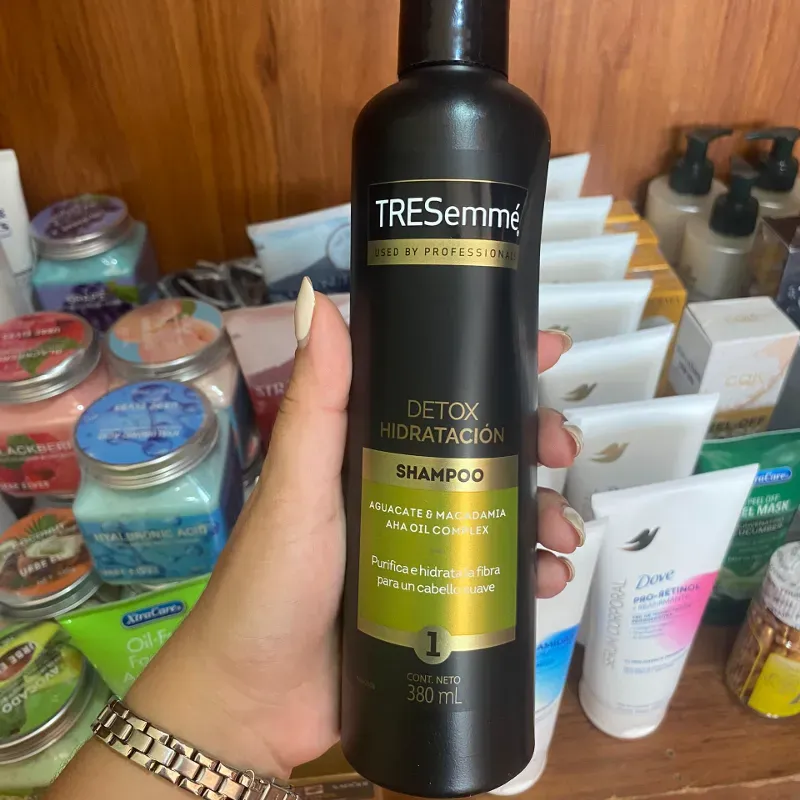 Shampoo TRESEMME 