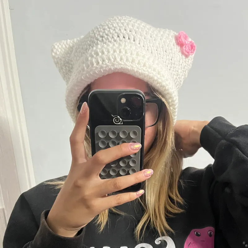 Gorrito de gato con lazo 