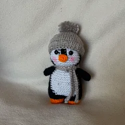 Pingüino con gorrito