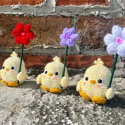 Pollito adorable con florecita