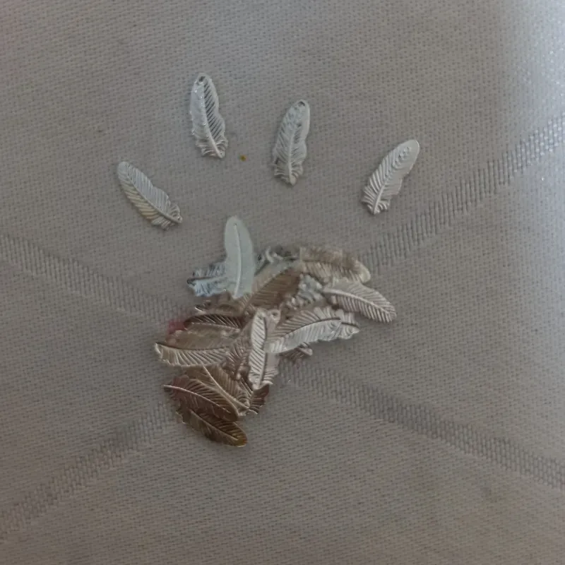 Estoperoles en forma de hojas 