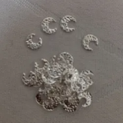 Estoperoles en forma de Luna