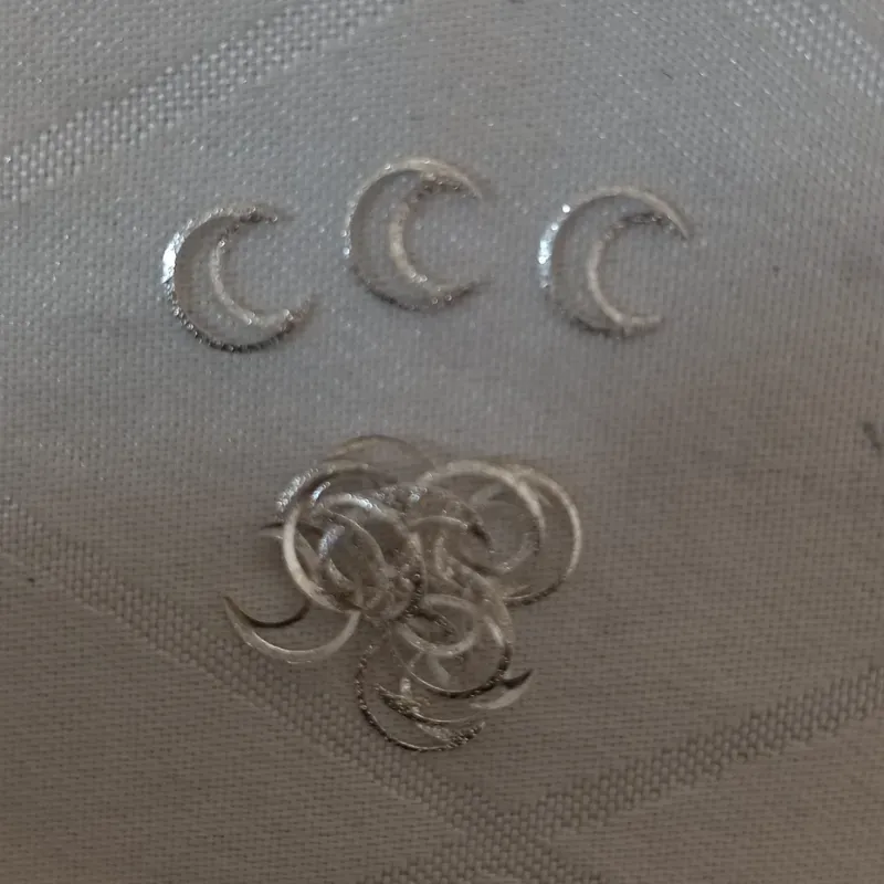 Estoperoles en forma de Luna