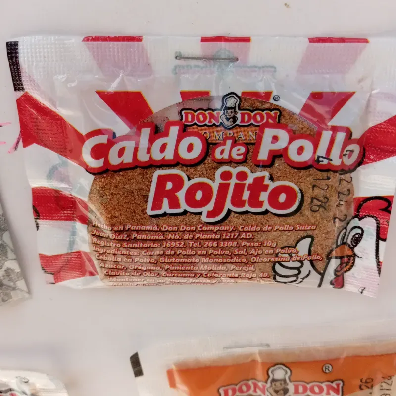 Caldo de pollo rojito
