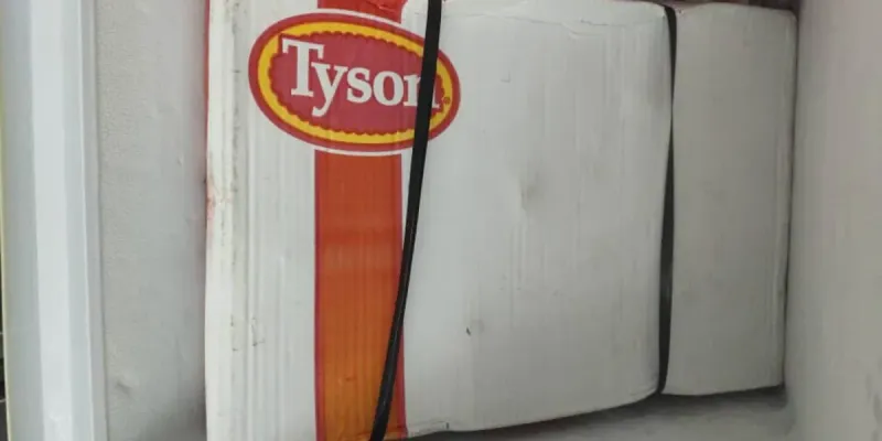 Caja de pollo de 40 lb (contramuslo troceado)