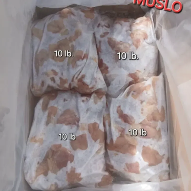 Paquetes de muslo de pollo (10 lb)