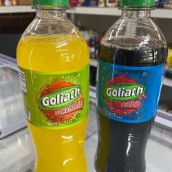 Refrescos Goliat (sabor cola y piña)