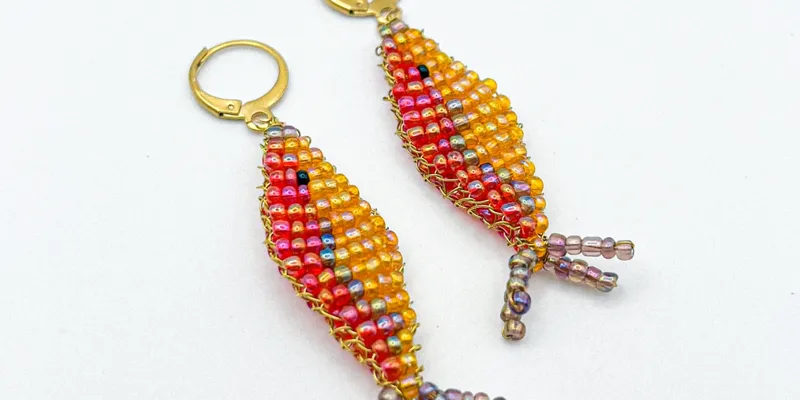 Aretes de alambre tejidos