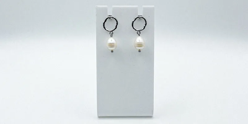 Aretes de perlas naturales y herrajes de acero inoxidable