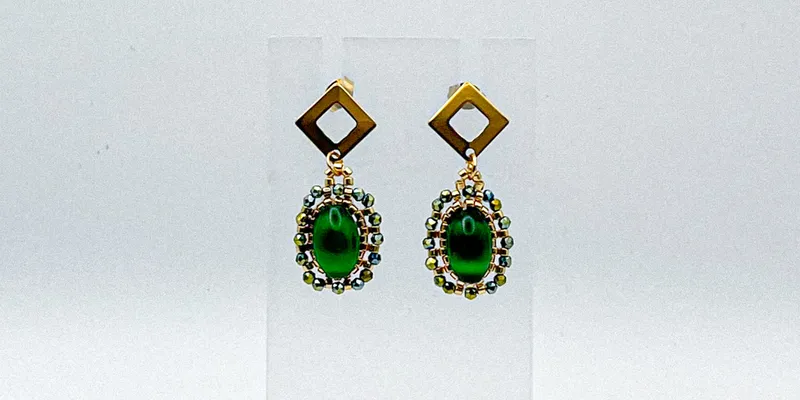 Aretes tejidos con cuentas y cristales y piedra de ojo de gato ✨