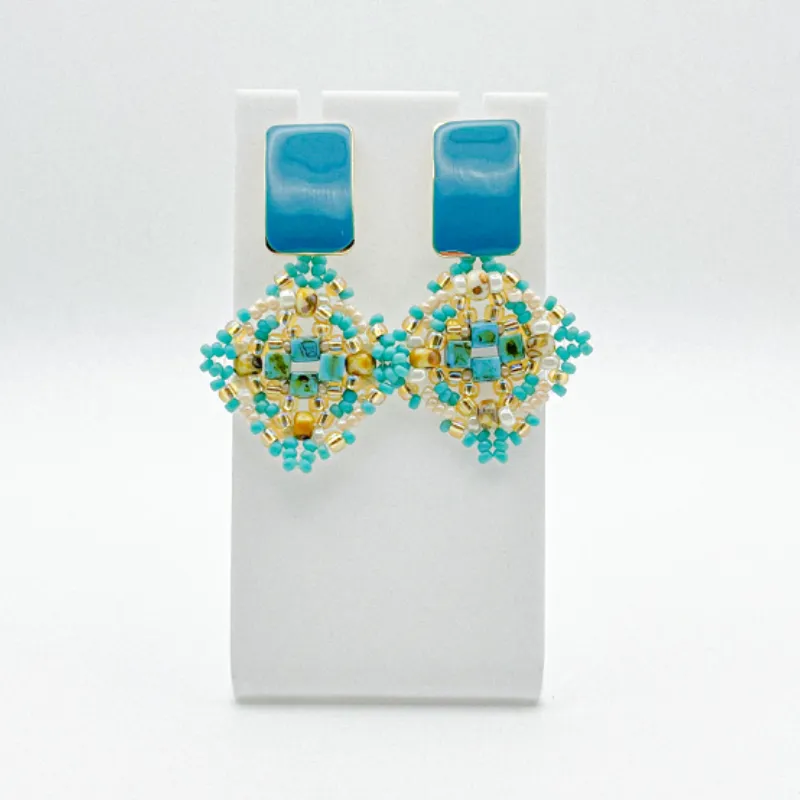 Aretes tejidos con herrajes esmaltados 💙