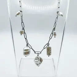 Cadena de acero inoxidable con dijes de perlas artificiales