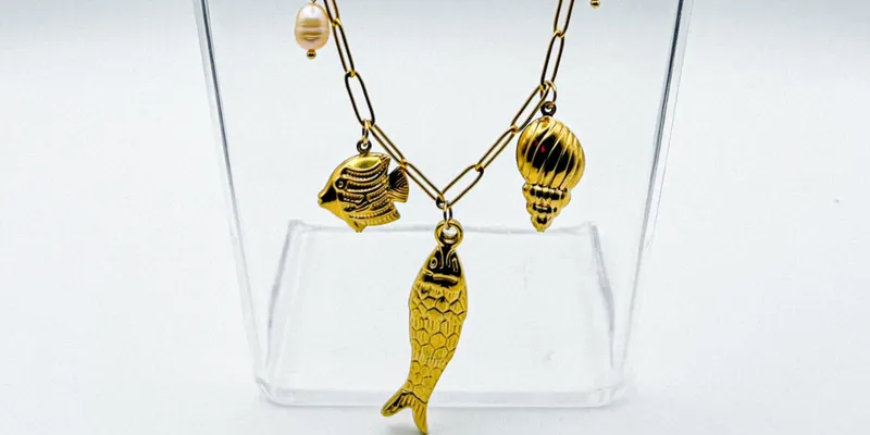 Cadena dorada Mar de Verano con dije de Pez