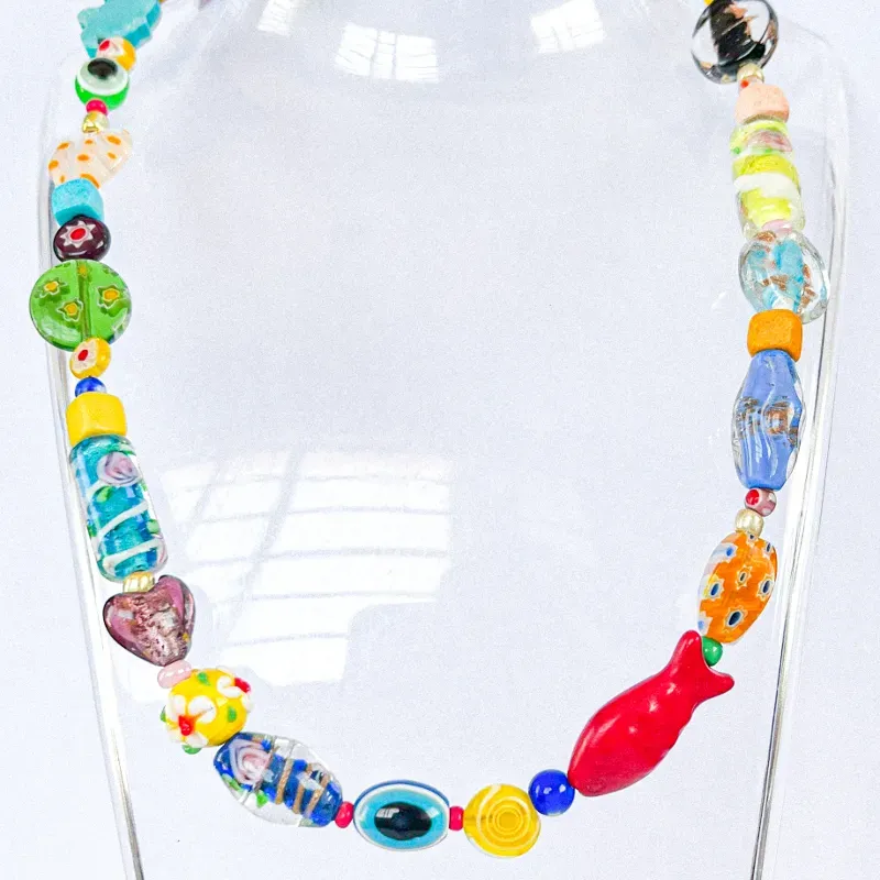 Collar con piezas de cristal de murano, cerámica, piedra semipreciosa y vidrio