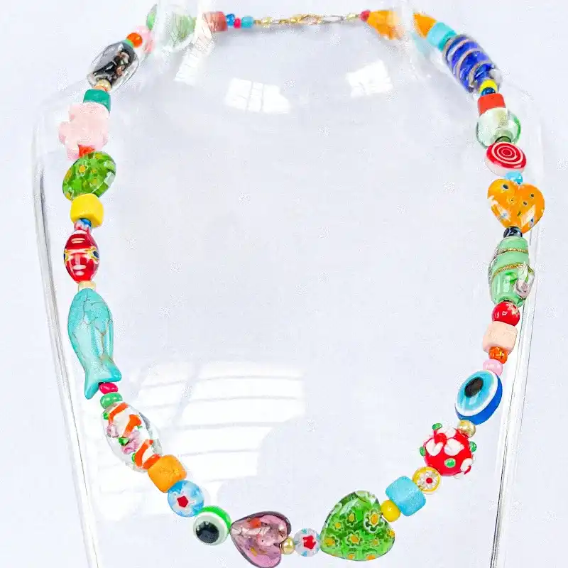 Collar con piezas de cristal de murano, cerámica, piedra semipreciosa y vidrio 