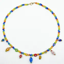 Collar de cuentas y dijes de cristal Millefiori