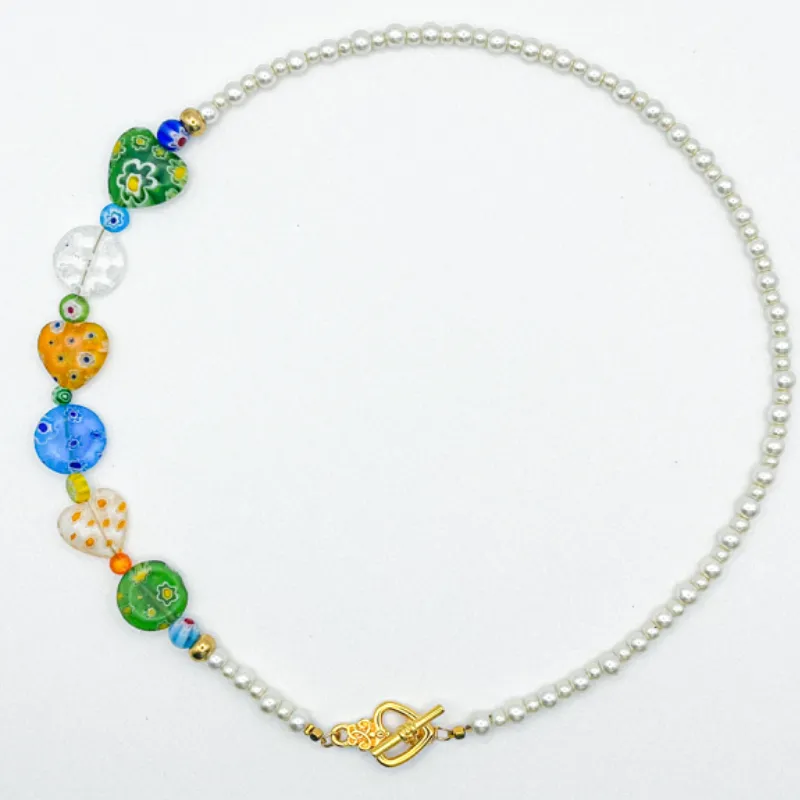 Collar de perla y cristales Millefiori con cierre T con baño de oro