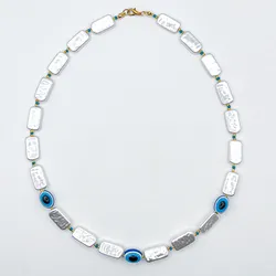 Collar de perlas rectangulares y ojo turco 