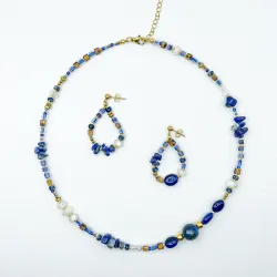 Conjunto de collar y aretes con cuentas miyuki, piedras semipreciosas y nácar