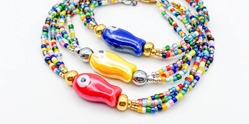 Pulsera con entrepieza de cerámica vidriada 
