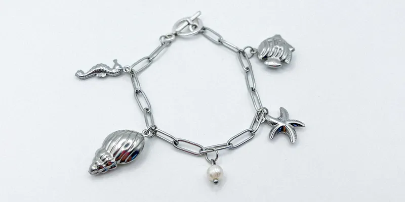 Pulsera de cadena de acero inoxidable plateada con dijes