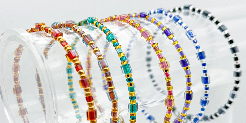 Pulseras de aro con cubos de Miyuki