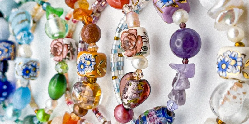 Pulseras de aro con detalles de porcelana, piedras semipreciosas y cristales ⬇️