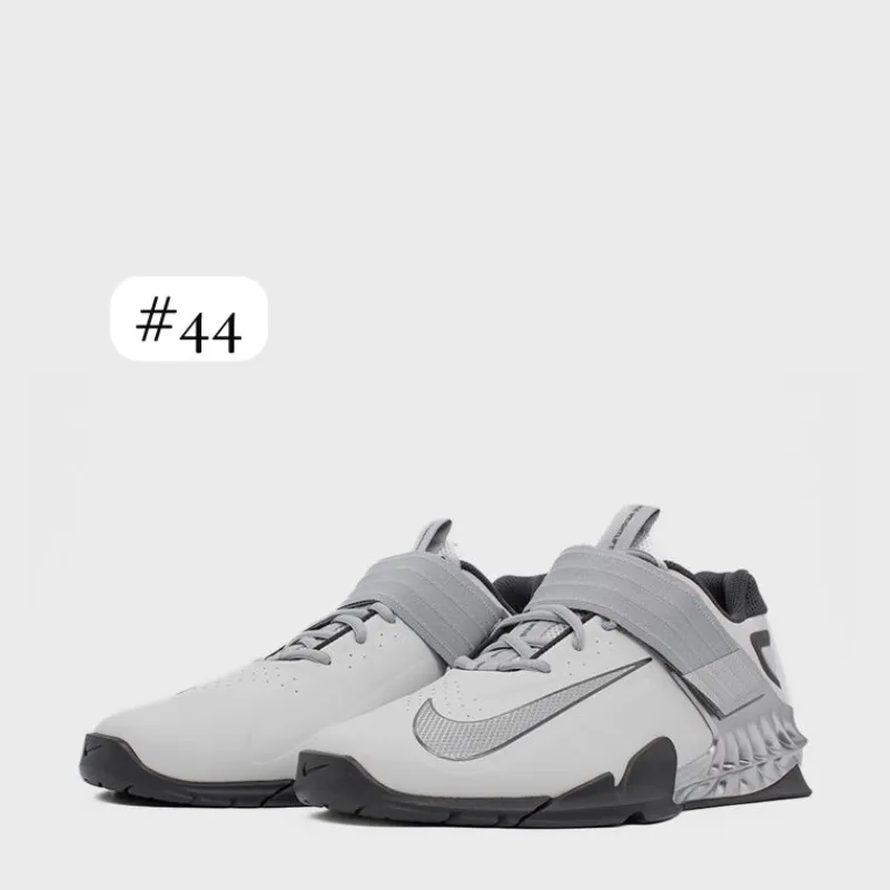 Tenis Nike #44