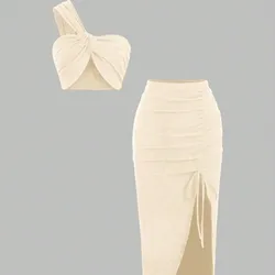 Sweetra Set de 2 piezas: Top corto con lazo asimétrico en el cuello y falda plisada con abertura