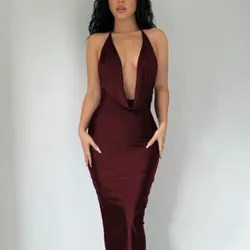 Vestido con escote profundo 