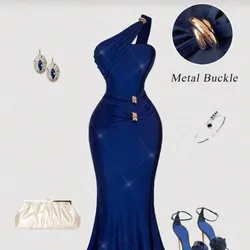 Vestido Elegante con Detalle Dorado 