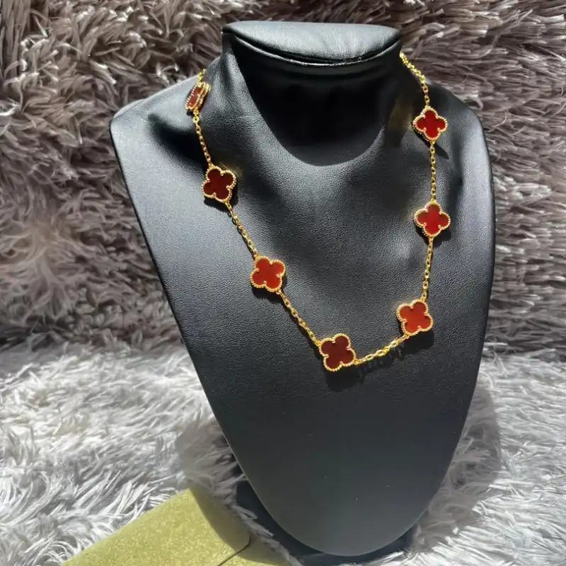 Gargantilla Van Cleef (Gold and Red)