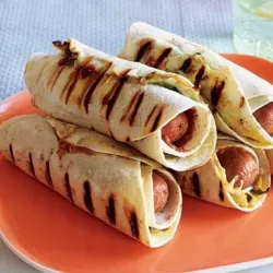 Rollos de Salchicha y Queso