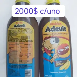 Emulsión Adevit Vitamina A y D, Calcio, Fósforo y Omega 3 Rico Sabor a Plátano Suplemento Alimenticio Frasco con 240 mL (Niños de 1 a 6 años y adultos)