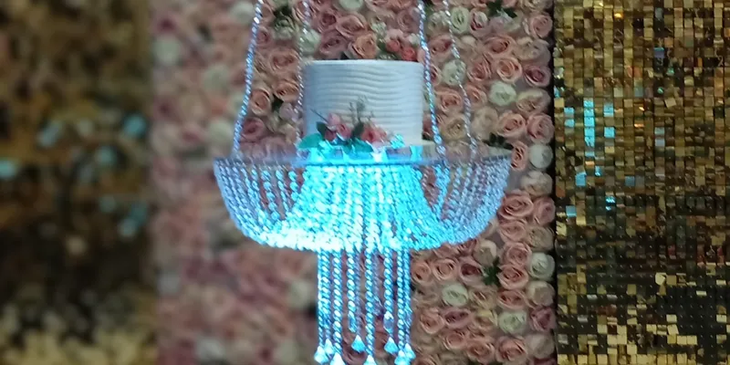 Mesa Para Cake Suspendida en el aire