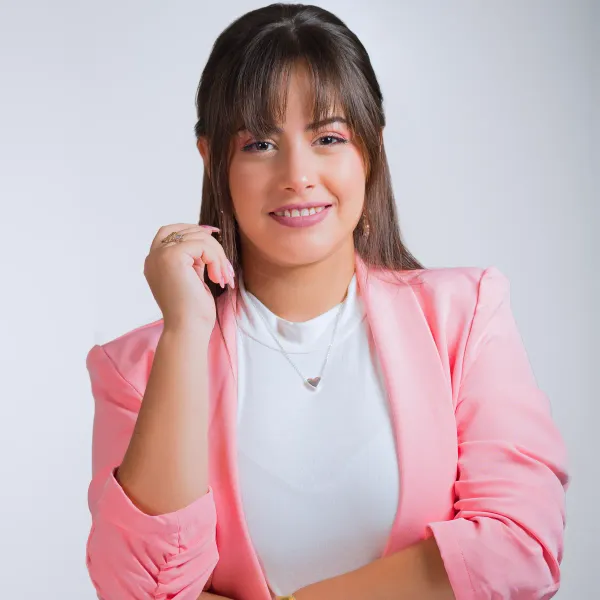 Bienvenida a Mel’s Beauty, un espacio donde la belleza y el bienestar se encuentran. Cada tratamiento está cuidadosamente diseñado para resaltar tu belleza natural y cuidar tu piel con productos de alta calidad y técnicas profesionales.
Nuestra prioridad es brindarte atención personalizada, adaptando cada servicio a tus necesidades. Disfruta de un ambiente acogedor y relajante, donde cada visita es una oportunidad para consentirte y reconectar contigo misma.
¡Dios te bendiga!✨️
Con cariño,
Melissa Silva
Cosmetóloga – Mel’s Beauty 💕