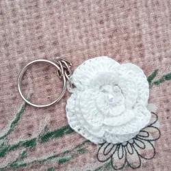 Llavero "Petalos Blancos"