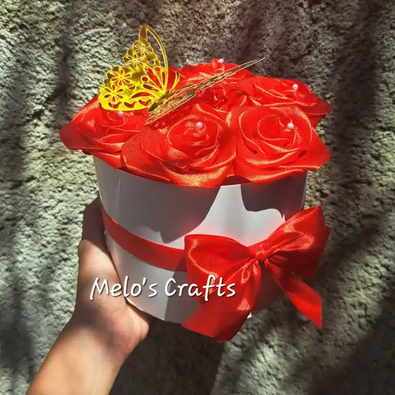 Bouquet de 7 rosas de saten