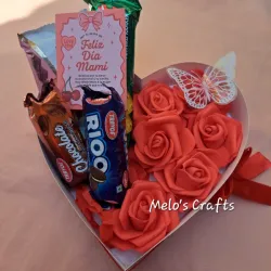 Caja en forma de corazón roja