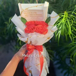 Ramo de 4 rosas de saten