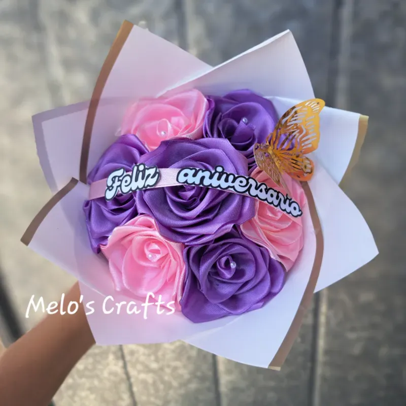 Ramo de 7 rosas de saten