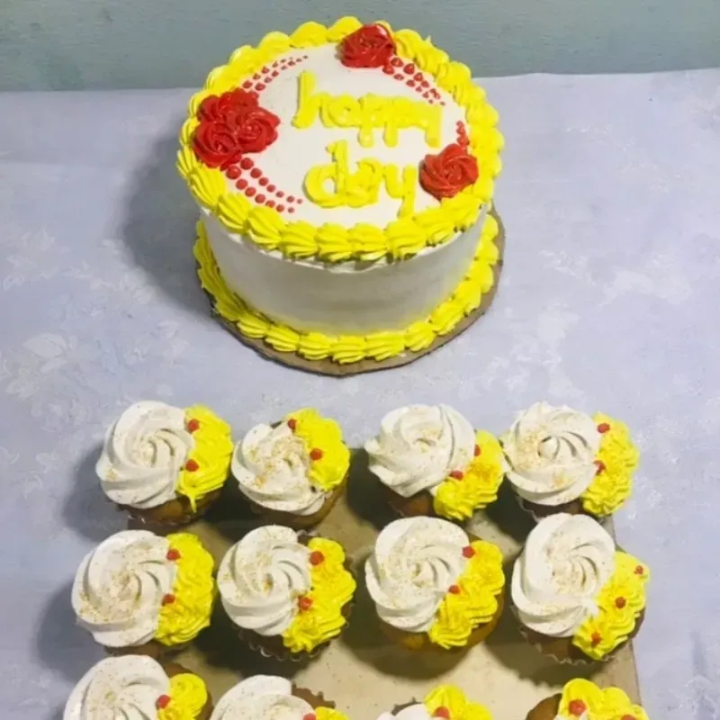 Combo de cake con cupcakes 