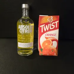 Absolut Citron + 1 LT Naranja