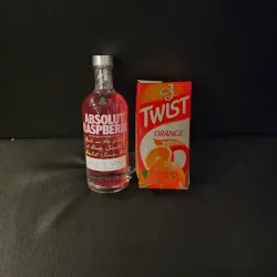 Absolut Raspberri + 1 LT Naranja