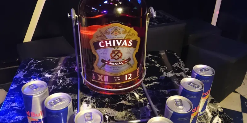 BALANCIN CHIVAS REGAL 12 AÑOS + 8 REDBULL