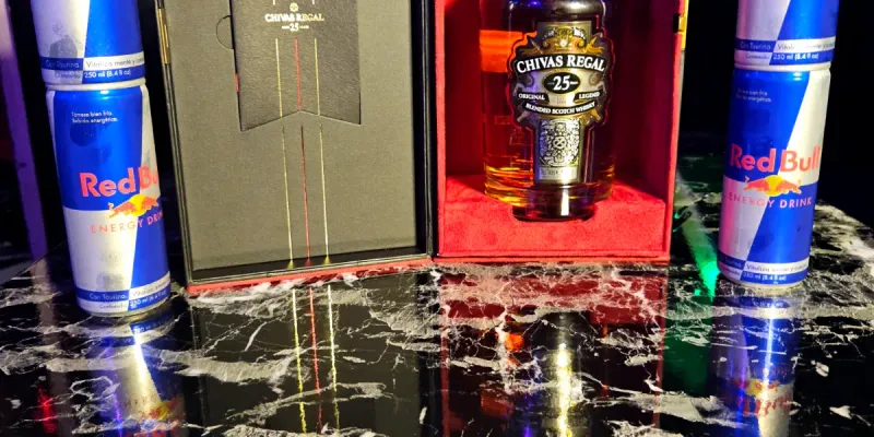 CHIVAS REGAL 25 AÑOS + 4 REDBULL